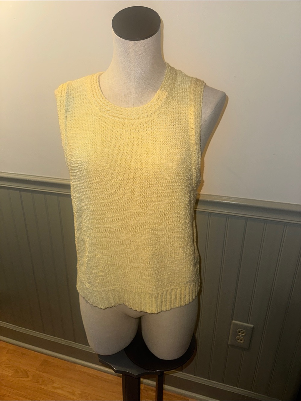 Marled Pale Yellow Sleeveless Crewneck Knit Tank color flan. Size M
